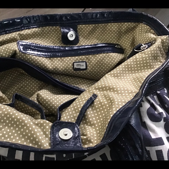 Guess Signature Canvas Tote Large - Picture 9 of 13